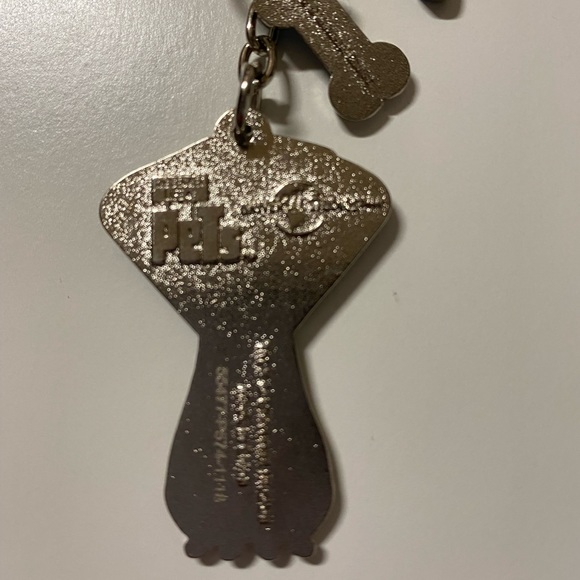 Universal Studios The Secret Life of Pets Keychain Max NEW - Picture 8 of 11